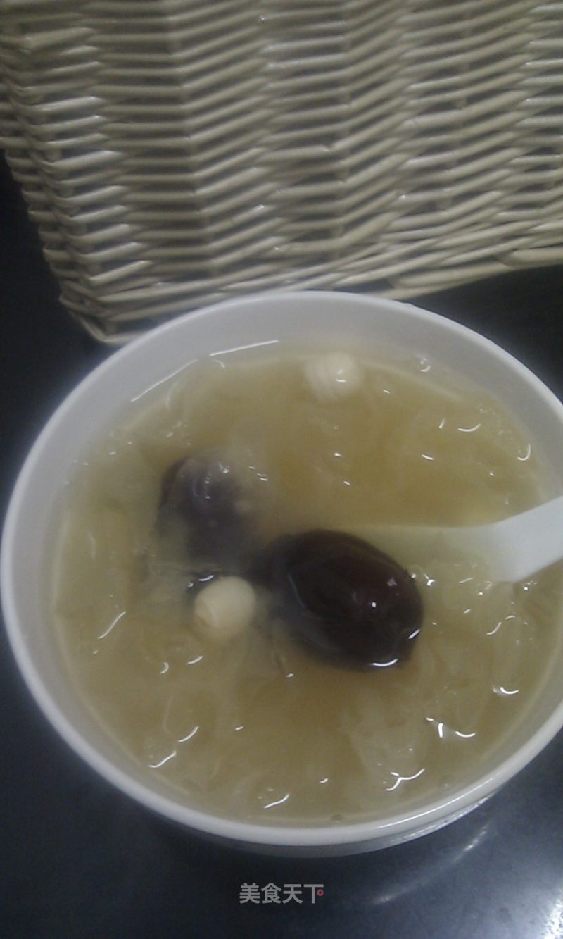 White Fungus, Red Date and Lotus Seed Soup recipe