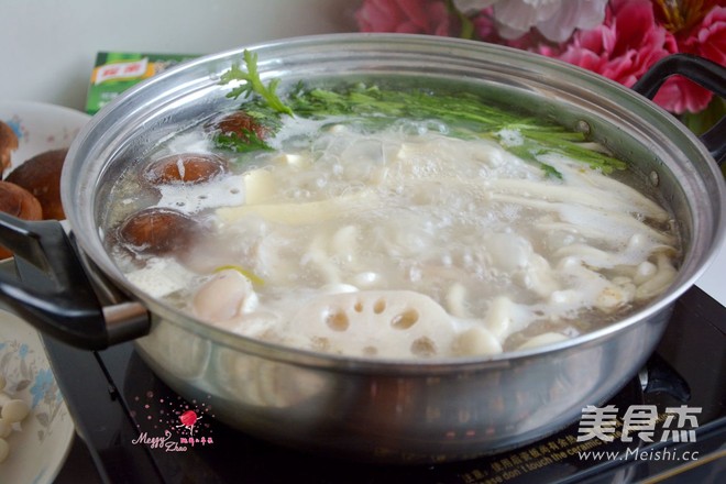 Trotter and Mushroom Soup Hot Pot recipe