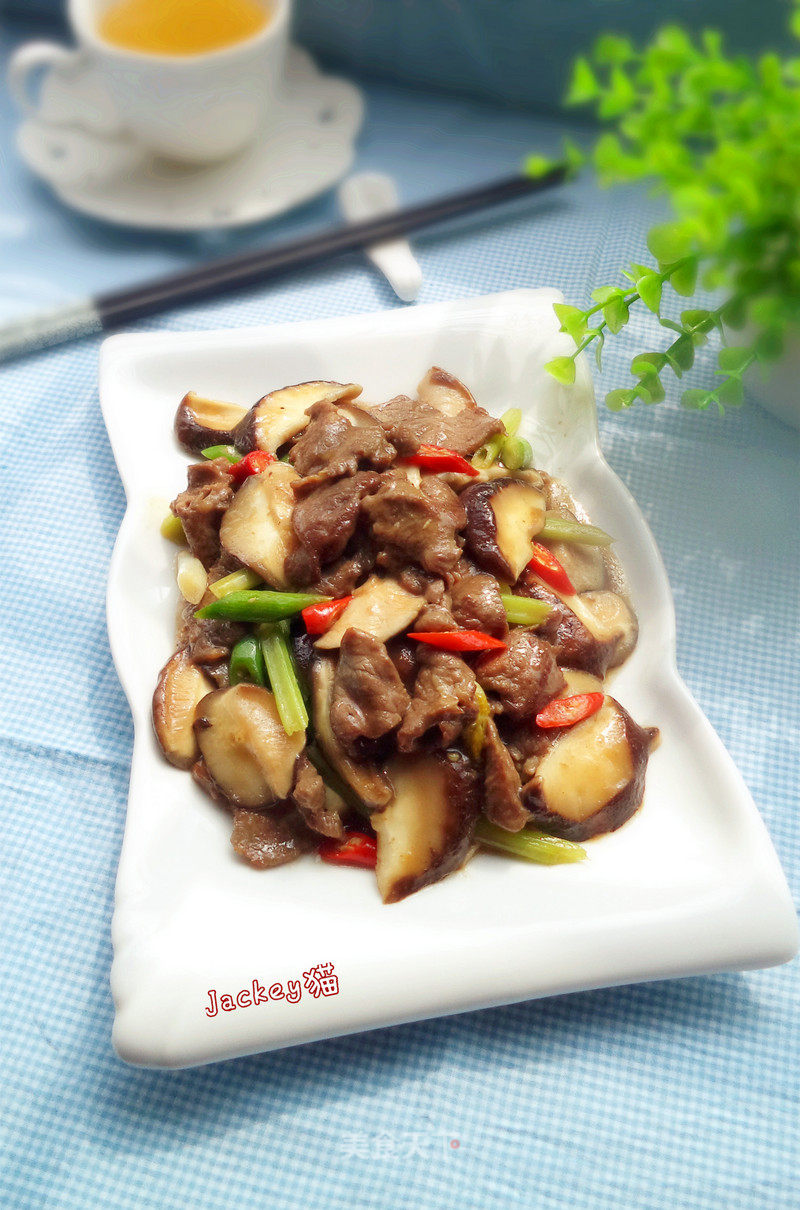 Stir-fried Beef with Fresh Mushrooms recipe