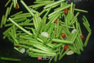 #春食野菜香# Stir-fried Baiye with Reed Artemisia recipe