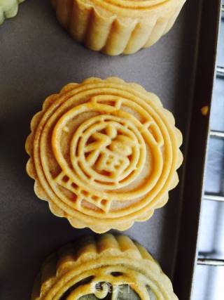 #新良首第届烤大赛# A Different Kind of Moon Cake Flavor-peanut Crisp Moon Cake recipe