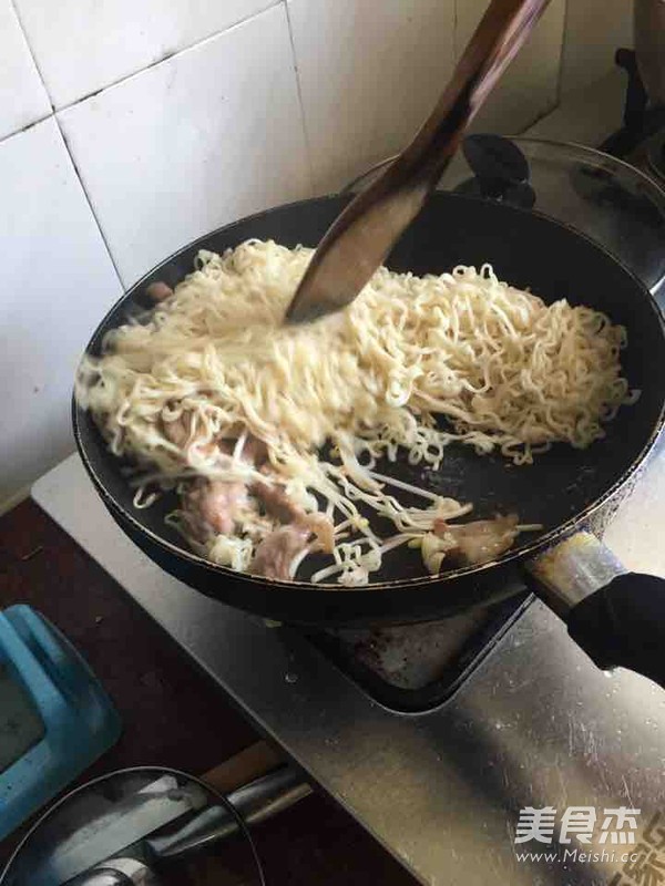 Wet Fried Instant Noodles recipe
