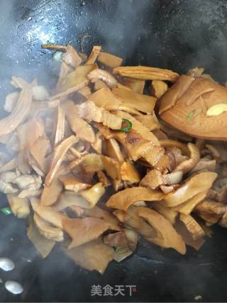 Fried Bamboo Shoots with Sliced Pork recipe
