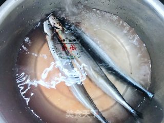 The Saury Costing Two Bucks is So Delicious that You Can Rush to Eat It When It is Grilled. It is So Fragrant and Drooling~ recipe