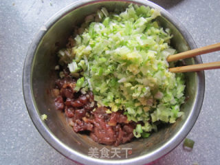 Steamed Pork Noodles with Cabbage Stuffing recipe