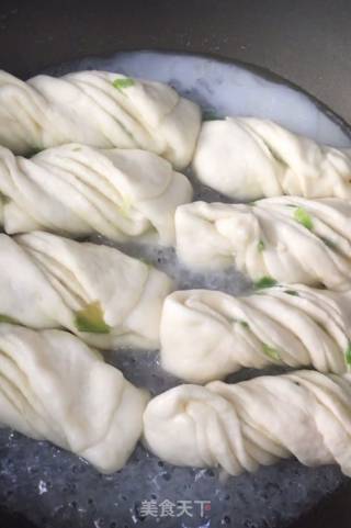 Scallion Flower Roll recipe