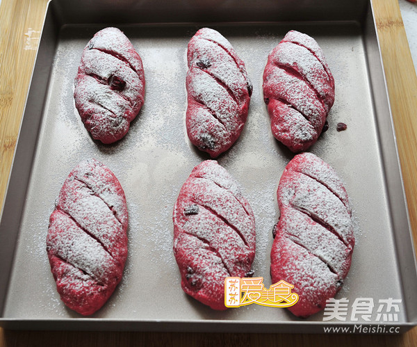 Red Yeast Cranberry Buns recipe