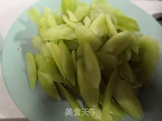 Stir-fried Pork Belly with Lettuce recipe