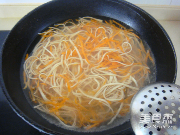 Shredded Carrot and Shrimp Peel recipe