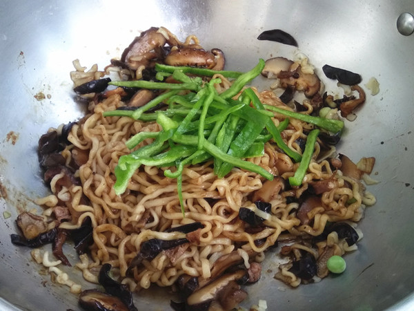 Mushroom Fried Sauce Noodle#中卓 Instant Noodles# recipe