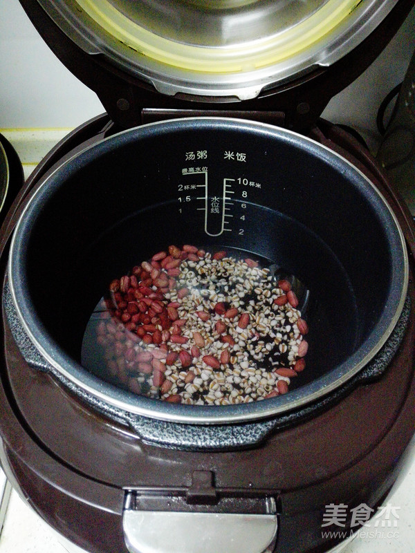 Peanuts, Black Rice and Coix Seed Congee recipe