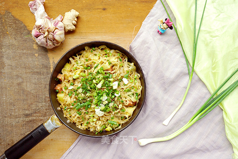 Braised Noodles with Soy Sauce, Potatoes and Sausages recipe