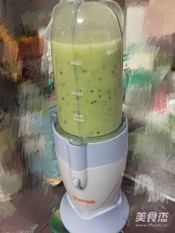 Avocado Kiwi Milkshake recipe