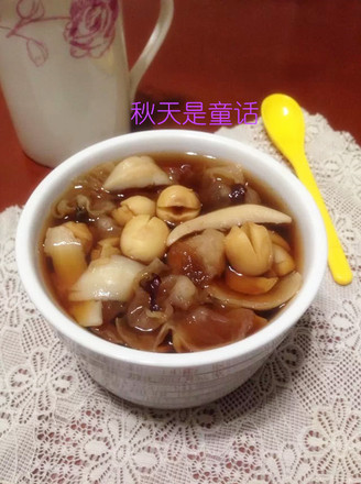 Lotus Seed, Lily, Red Date and White Fungus Soup recipe
