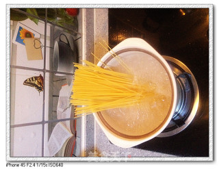 Fish-flavored Spaghetti Bolognese recipe