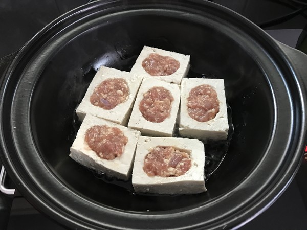 Tofu Stuffed Meat in Claypot recipe