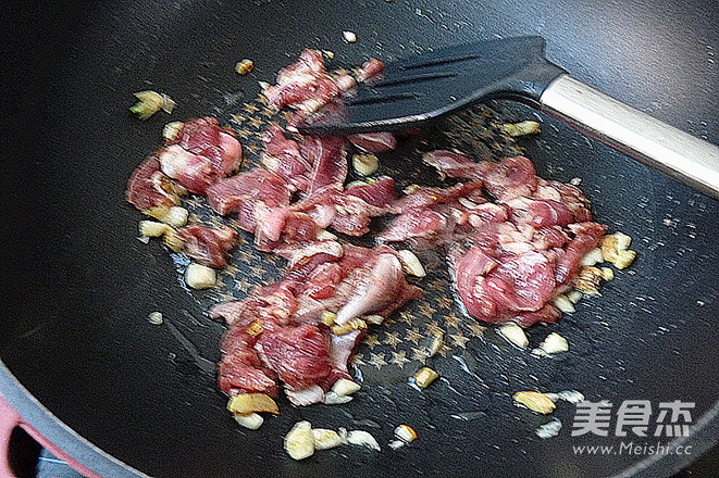 Stir-fried Lamb with Fungus and Celery recipe