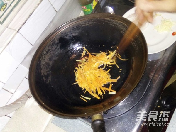 Stir-fried Potato Shreds with Black Bean Sprouts recipe