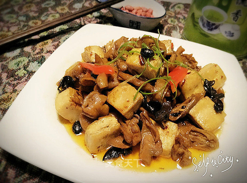 Braised Fatty Intestines with Smelly Dried Seeds of Tempeh recipe