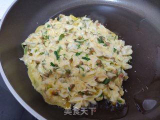 Sophora Flower Egg Pancake recipe