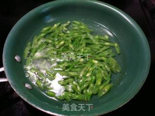 Scrambled Eggs with Green Beans and Dried Radishes recipe