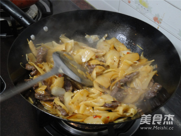 Sour Bamboo Shoots Beef recipe