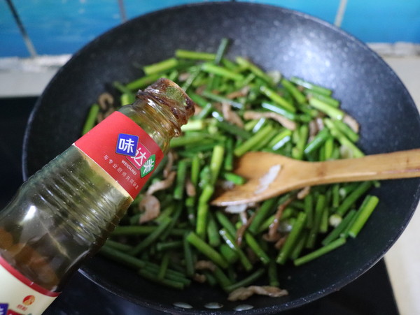 Stir-fried Pork with Garlic Moss recipe