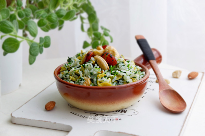 Fried Rice with Spinach and Nuts