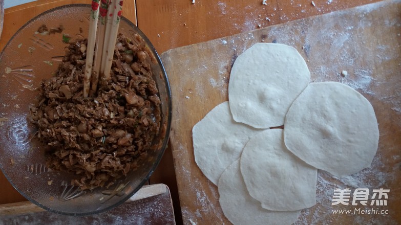 Pork Buns with Plum Dried Vegetables recipe