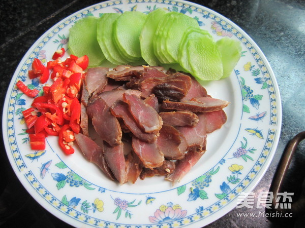 Stir-fried Barbecued Pork with Lettuce Slices recipe