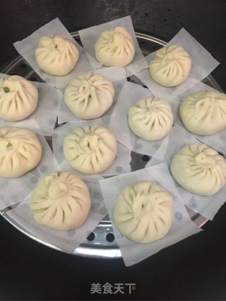 Leek and Shrimp Stuffed Buns recipe