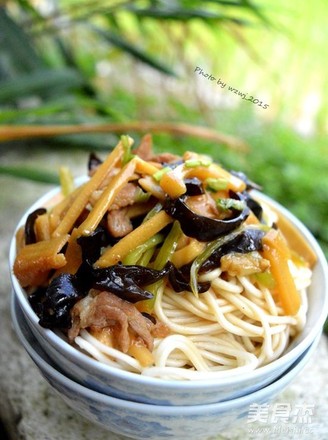 Noodles with Yuxiang Pork Sauce