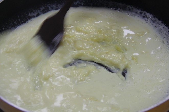 Stir-fried Cheesecake with Milk Sauce recipe