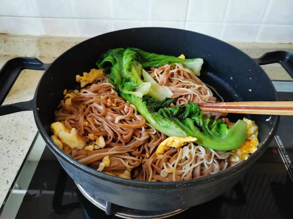 Soba Noodles with Eggs and Vegetables recipe