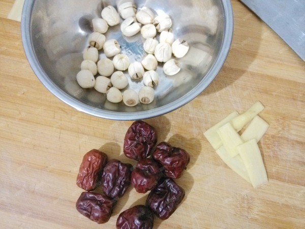 Chicken Soup with Red Dates and Lotus Seeds recipe