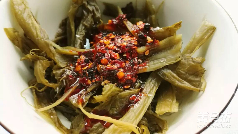 Shredded Beef with Lettuce and Pickled Cabbage recipe