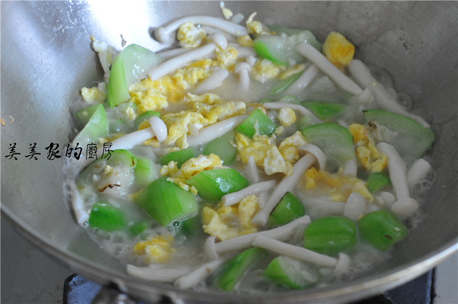 Mushroom and Loofah Egg Soup recipe