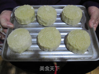 Crispy Five-ren Dried Apricot Mooncake recipe