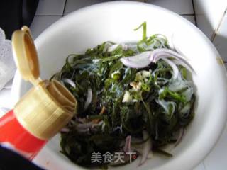 Onion Marinated with Kelp Shreds recipe