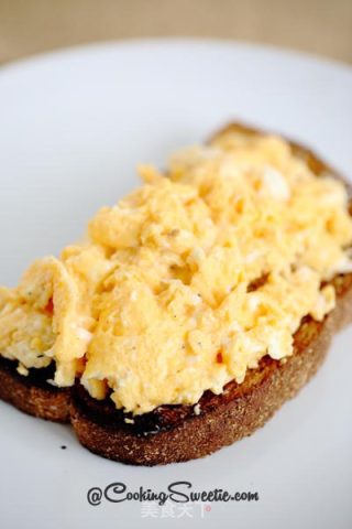 Scrambled Eggs with Smoked Salmon and Caviar recipe