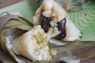 Red Dates, Lotus Seeds and Green Bean Rice Dumplings recipe