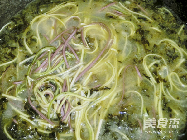 Yellow Croaker Simmered Noodles recipe