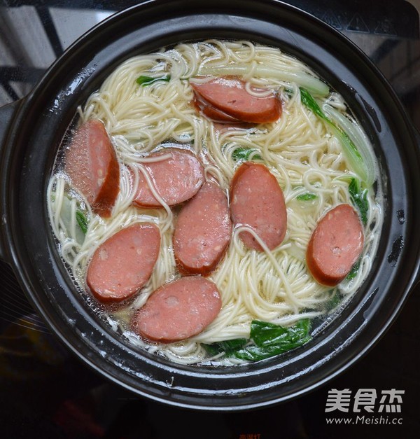 Red Intestine Noodle Soup recipe