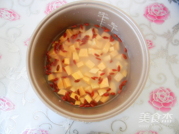Sweet Potato and Wolfberry Braised Rice recipe
