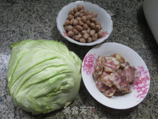 Stir-fried Beef Cabbage with Peanuts, Sausage and Sausage recipe