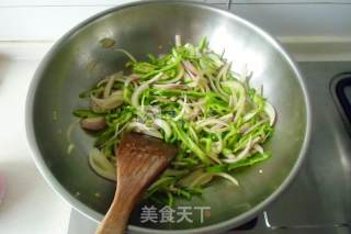 Fried Noodles with Cumin, Green Pepper and Shredded Pork recipe