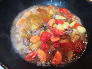 Warm in A Warm Winter Bowl (stewed Beef Brisket with Potatoes and Red Pepper) recipe