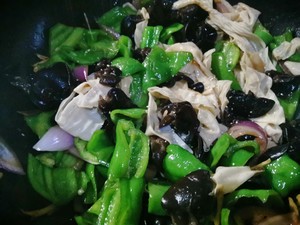 Green Pepper, Fungus, Bean Curd (vegetarian Stir-fry) recipe