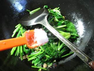 Stir-fried Spinach with Garlic Pork recipe