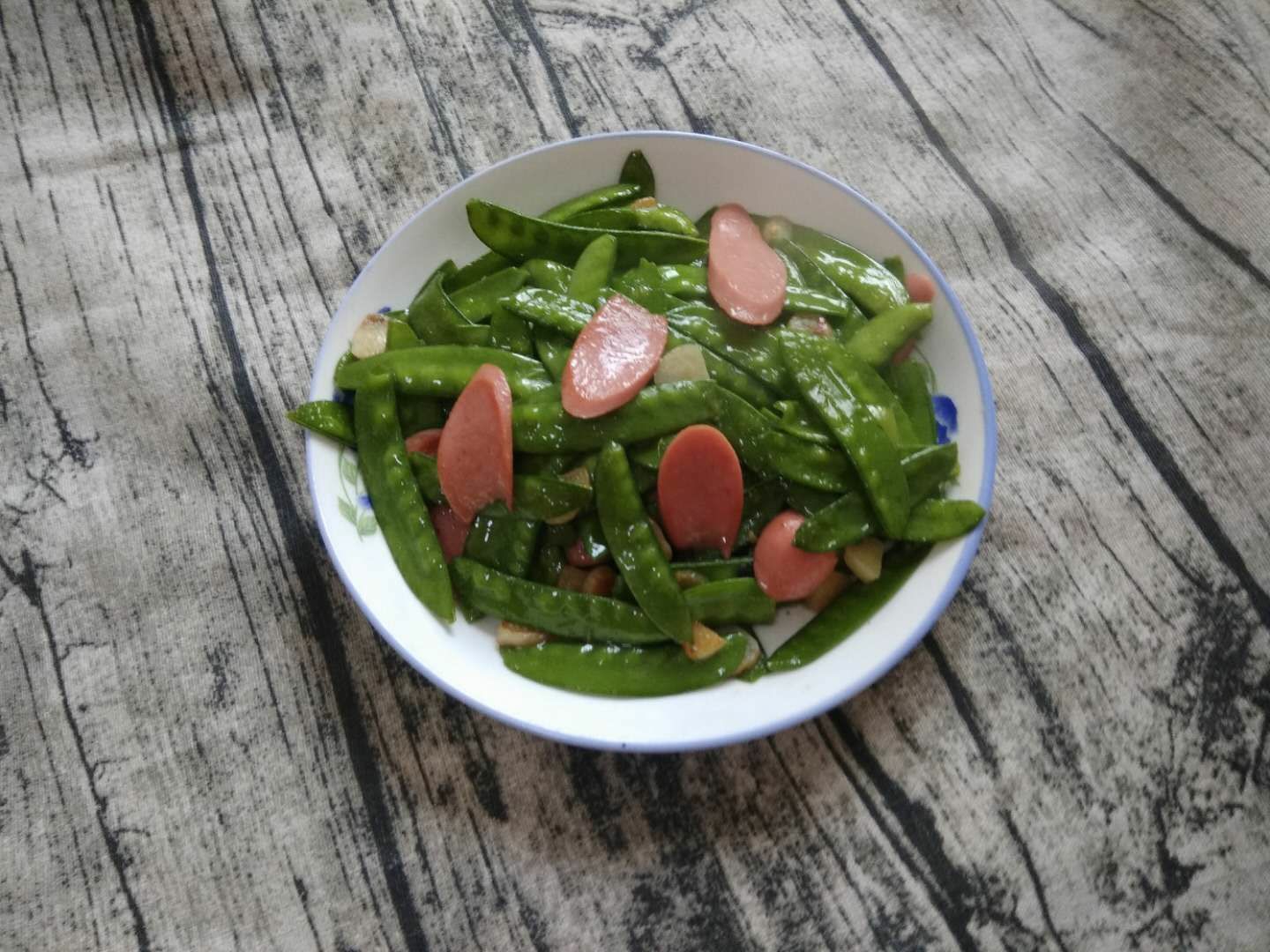 Stir-fried Snow Peas with Sausage recipe